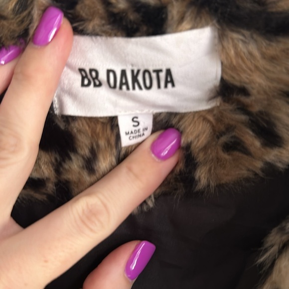 BB Dakota, women’s size Small, faux fur, leopard print cropped jacket - Picture 2 of 6